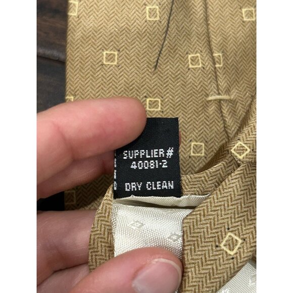 Bill Blass Black Label Gold Silk Tie With Geometric Pattern - Picture 7 of 9